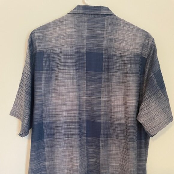 Tommy Bahama Button Down - Picture 5 of 6